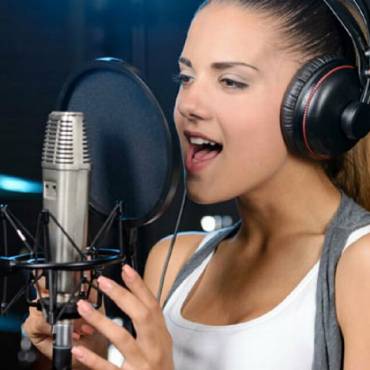 5 Online Singing Courses That Made My Singing WAY Better!