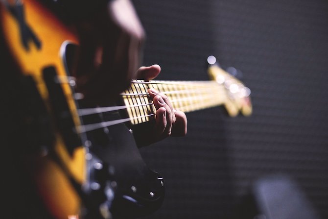 Sideview of a bass guitar