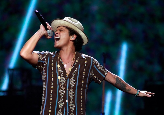 bruno-mars-performs.jpeg